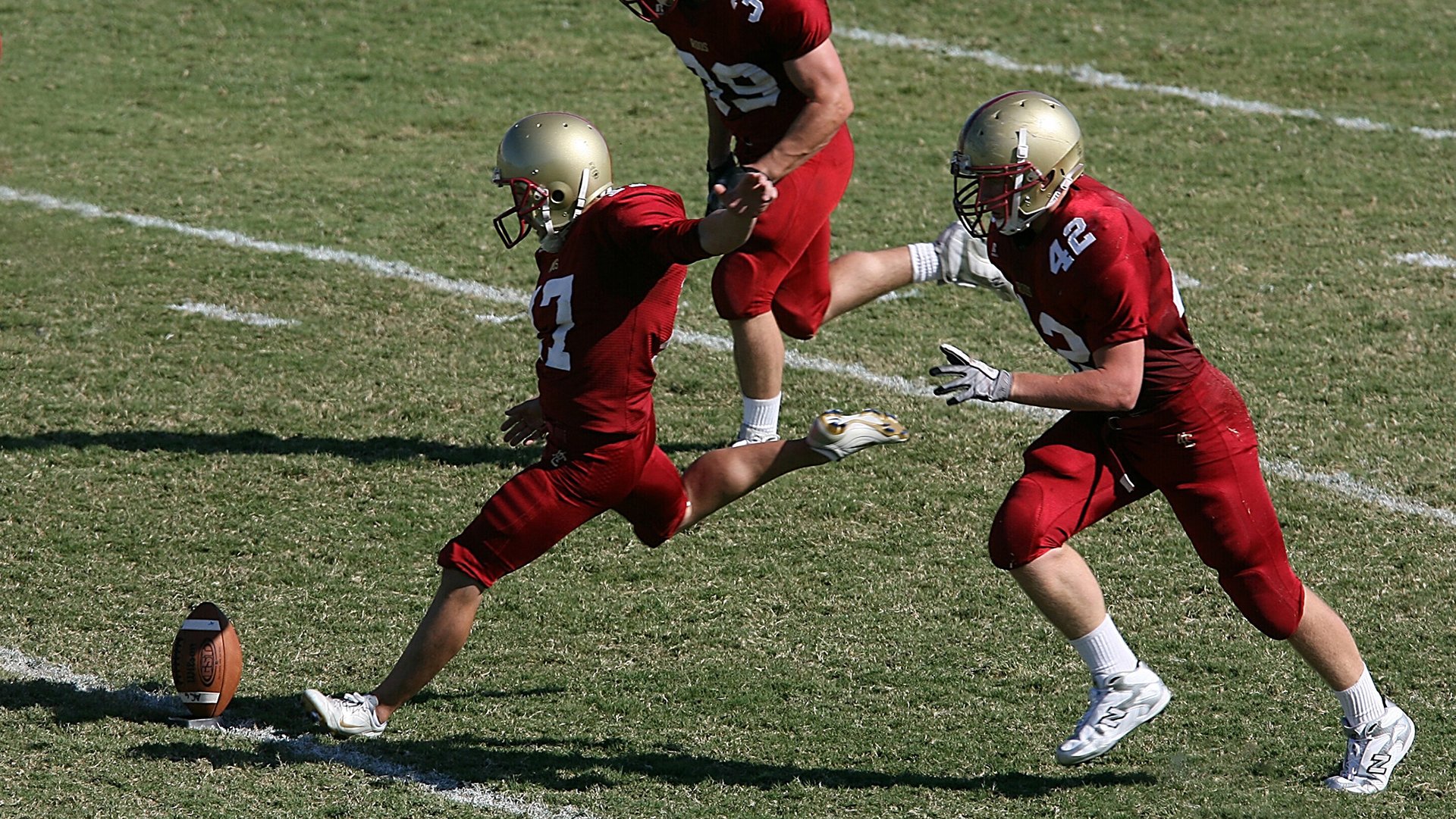 乐鱼电竞在线平台-中国足球职业联赛提升替补球员出场效能训练强度，中国足球队训练