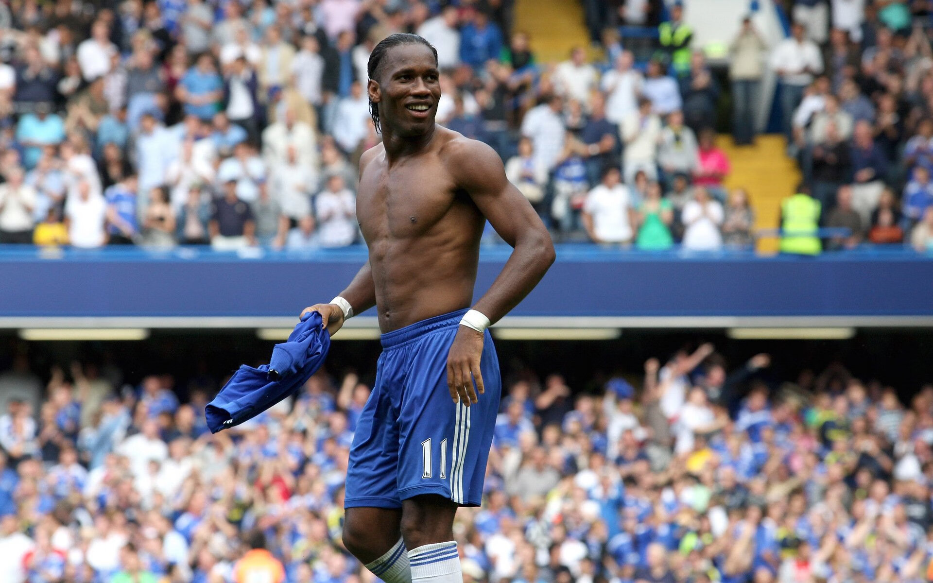 切尔西拜仁争抢17岁锋线新星，3球1助攻震惊足坛，切尔西逆转拜仁